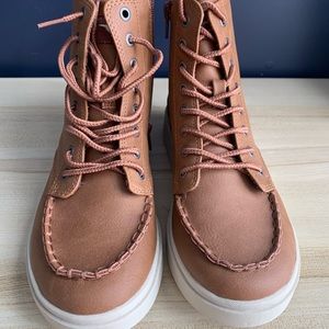 Brand new Rocket Dog boots size 6